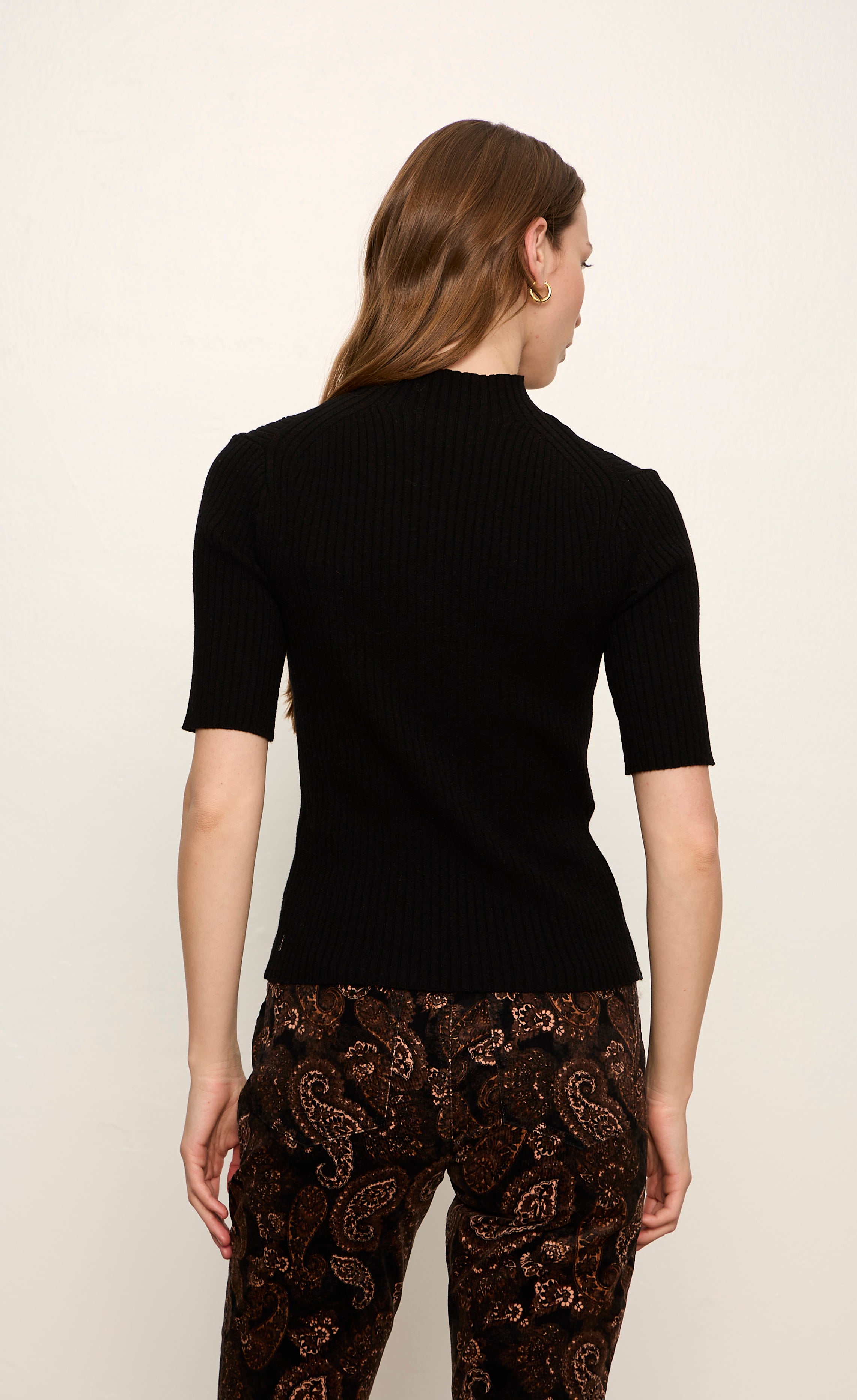 HIGH NECK RIBBED TOP