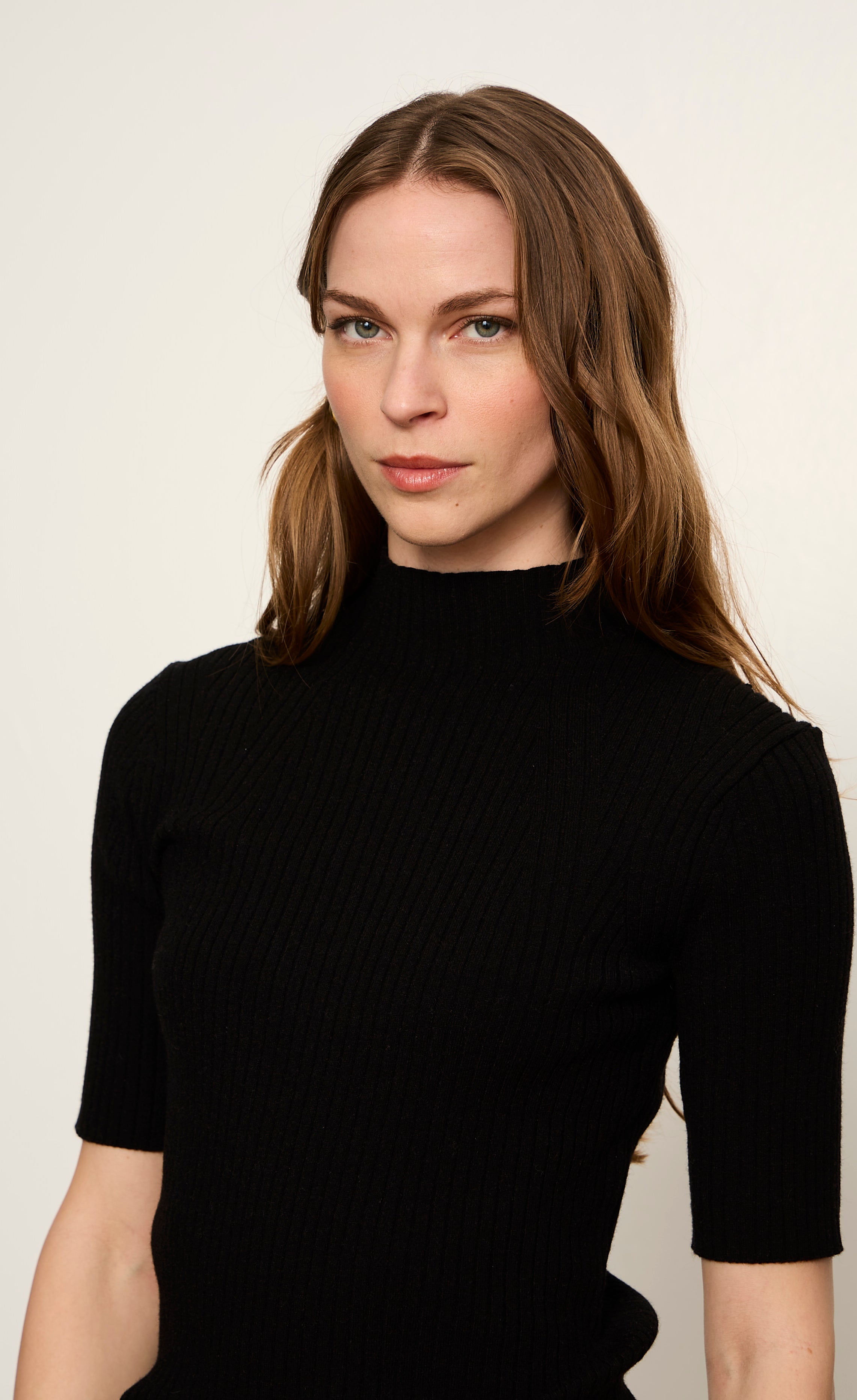 HIGH NECK RIBBED TOP