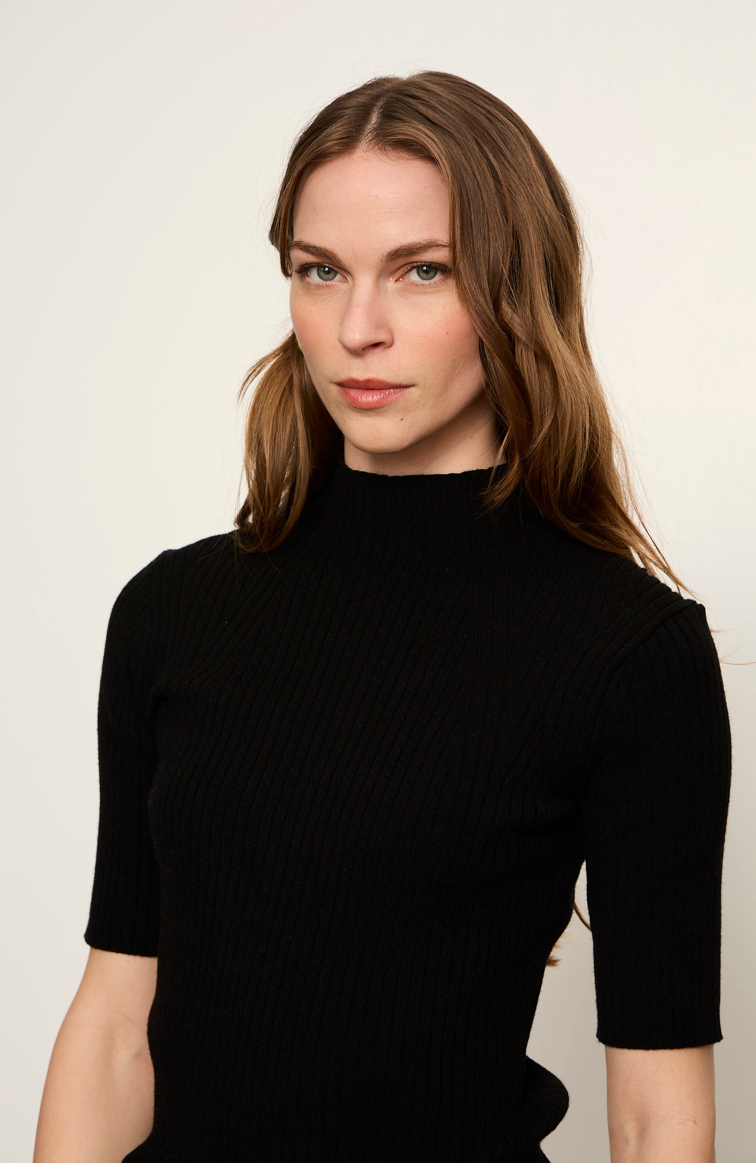 HIGH NECK RIBBED TOP