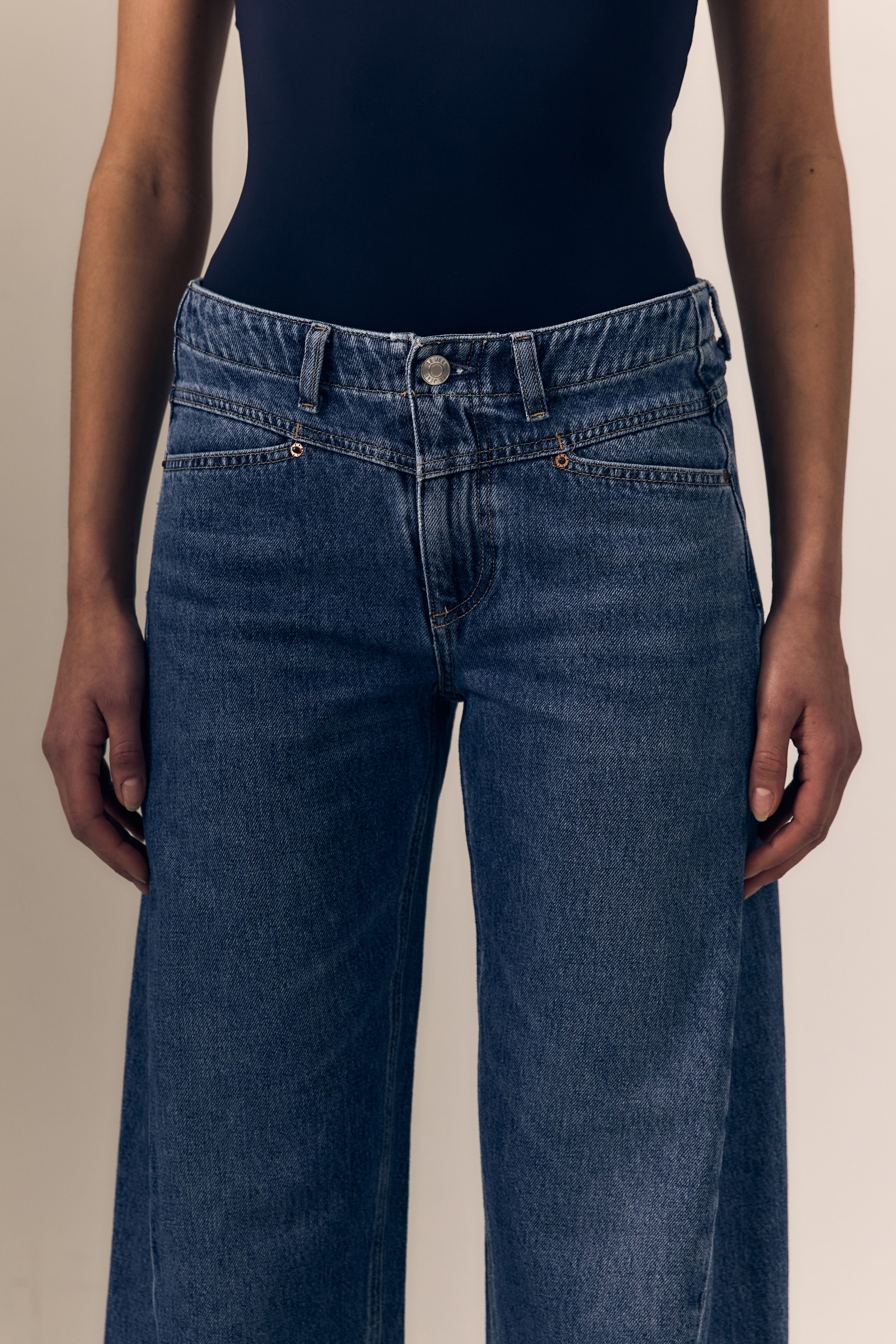 SELENA CROP- MID RISE