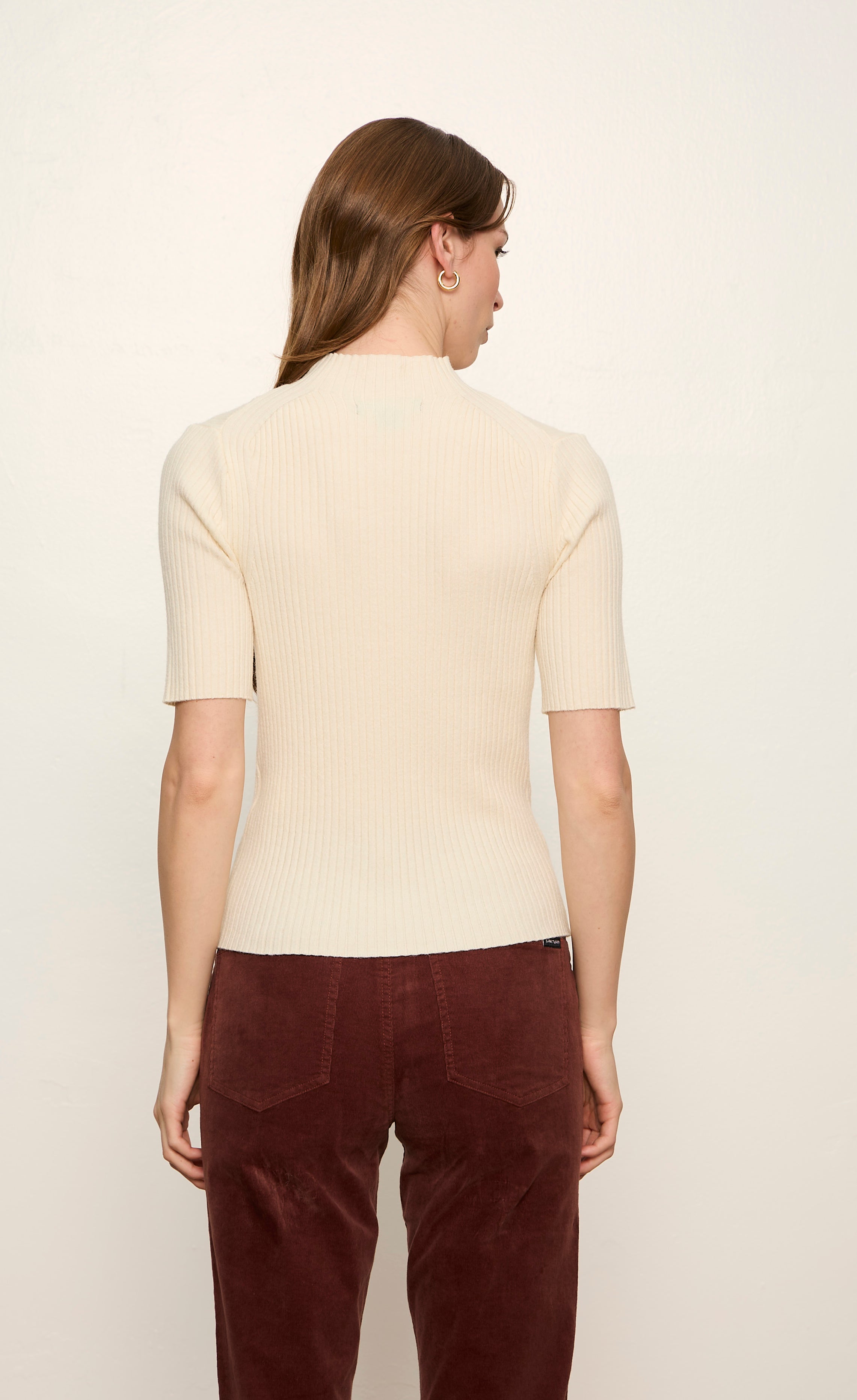 HIGH NECK RIBBED TOP