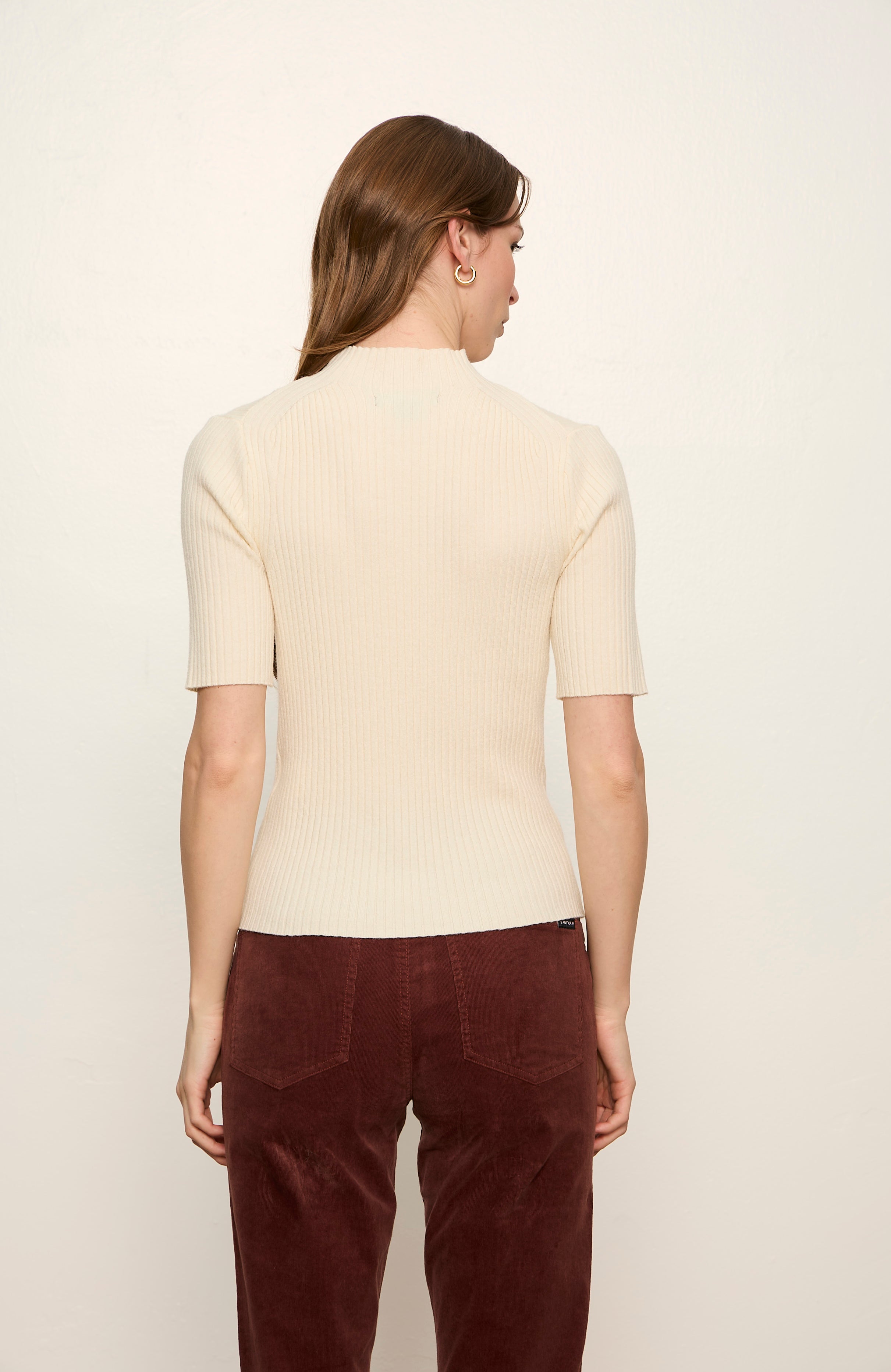 HIGH NECK RIBBED TOP