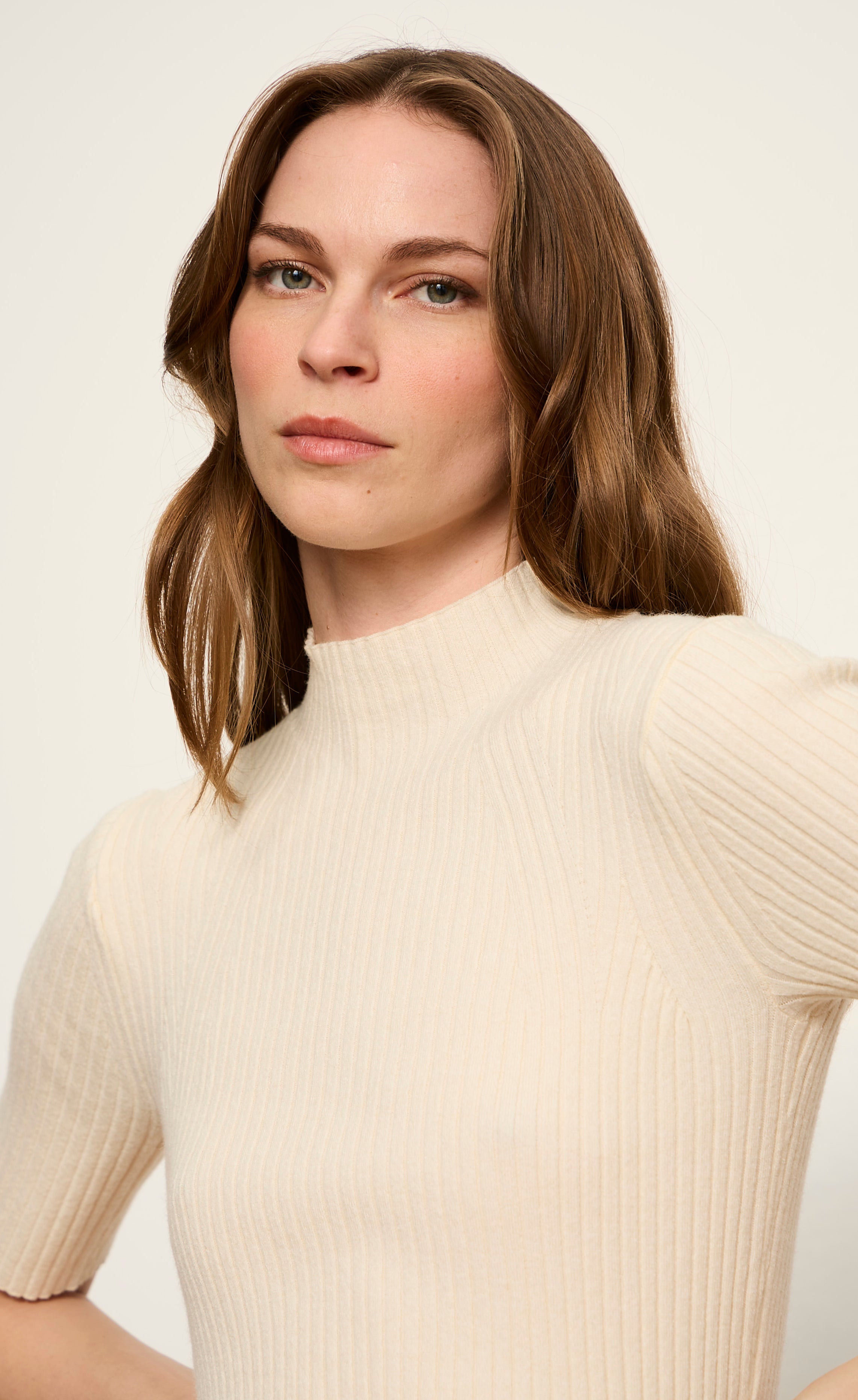 HIGH NECK RIBBED TOP