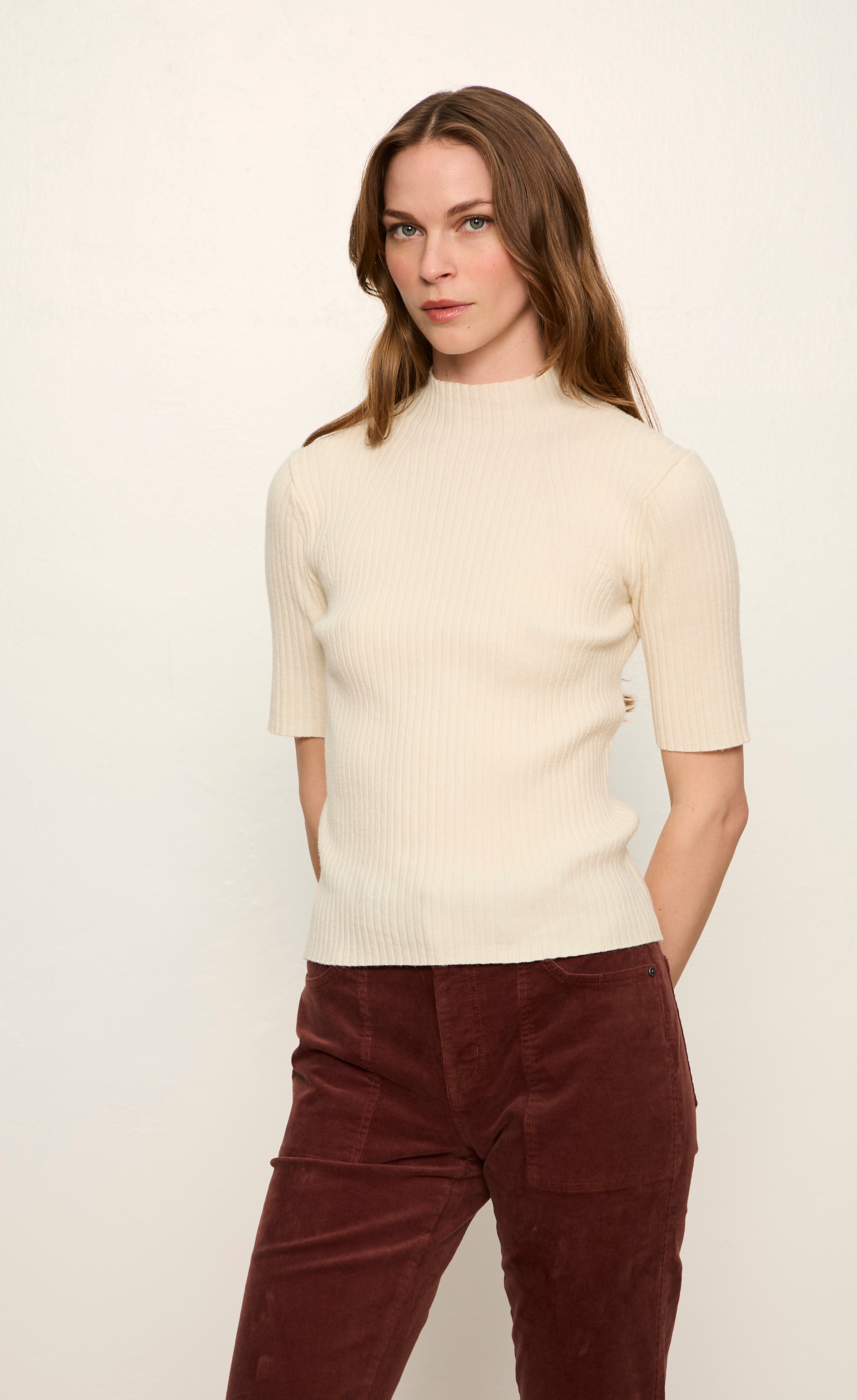 HIGH NECK RIBBED TOP