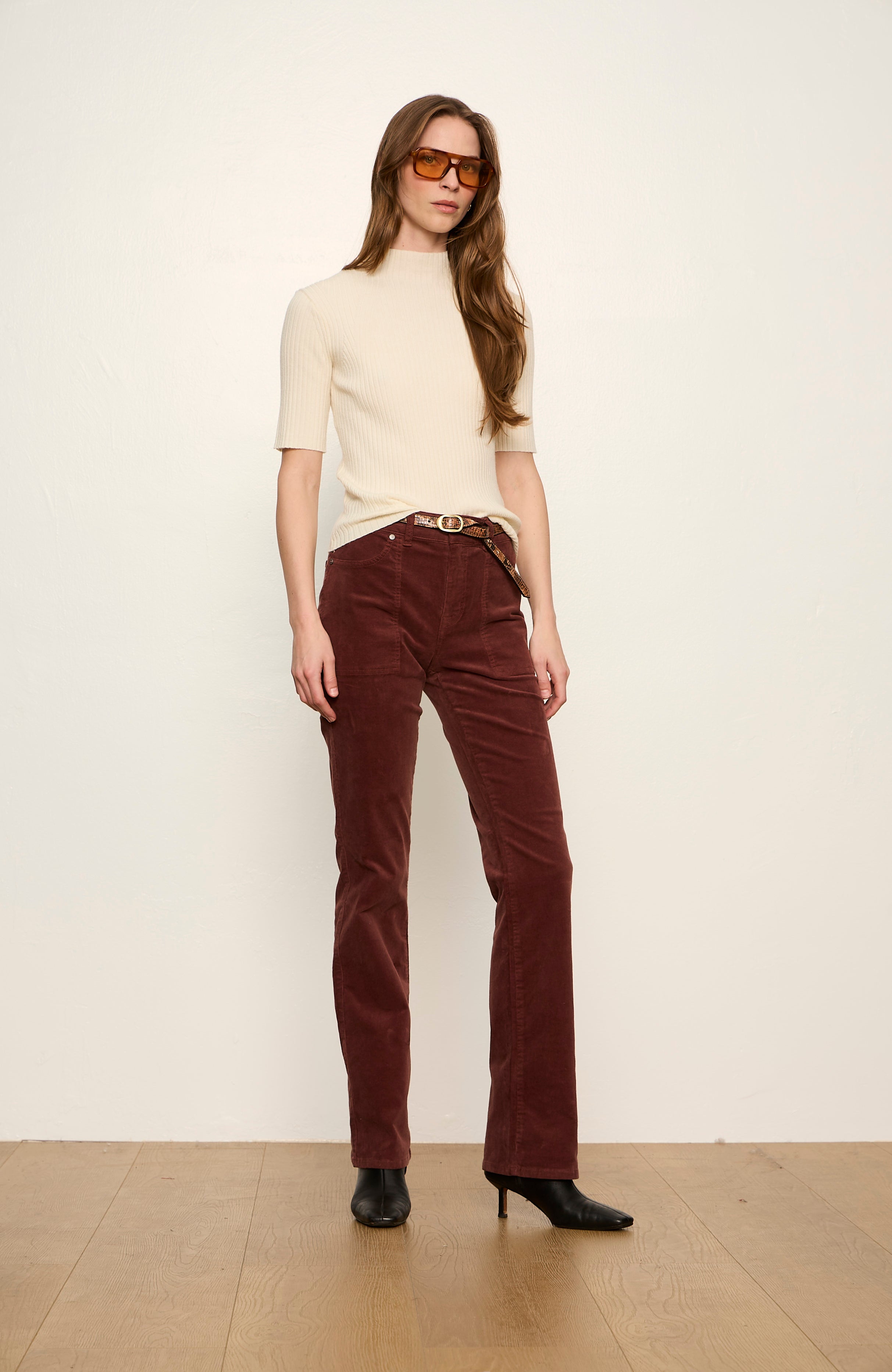 HIGH NECK RIBBED TOP