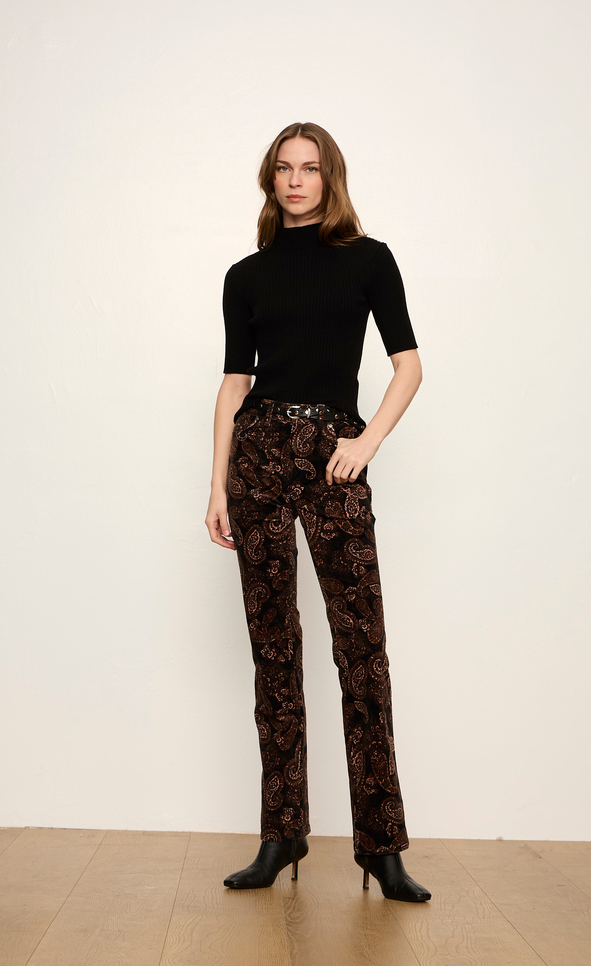 HIGH NECK RIBBED TOP