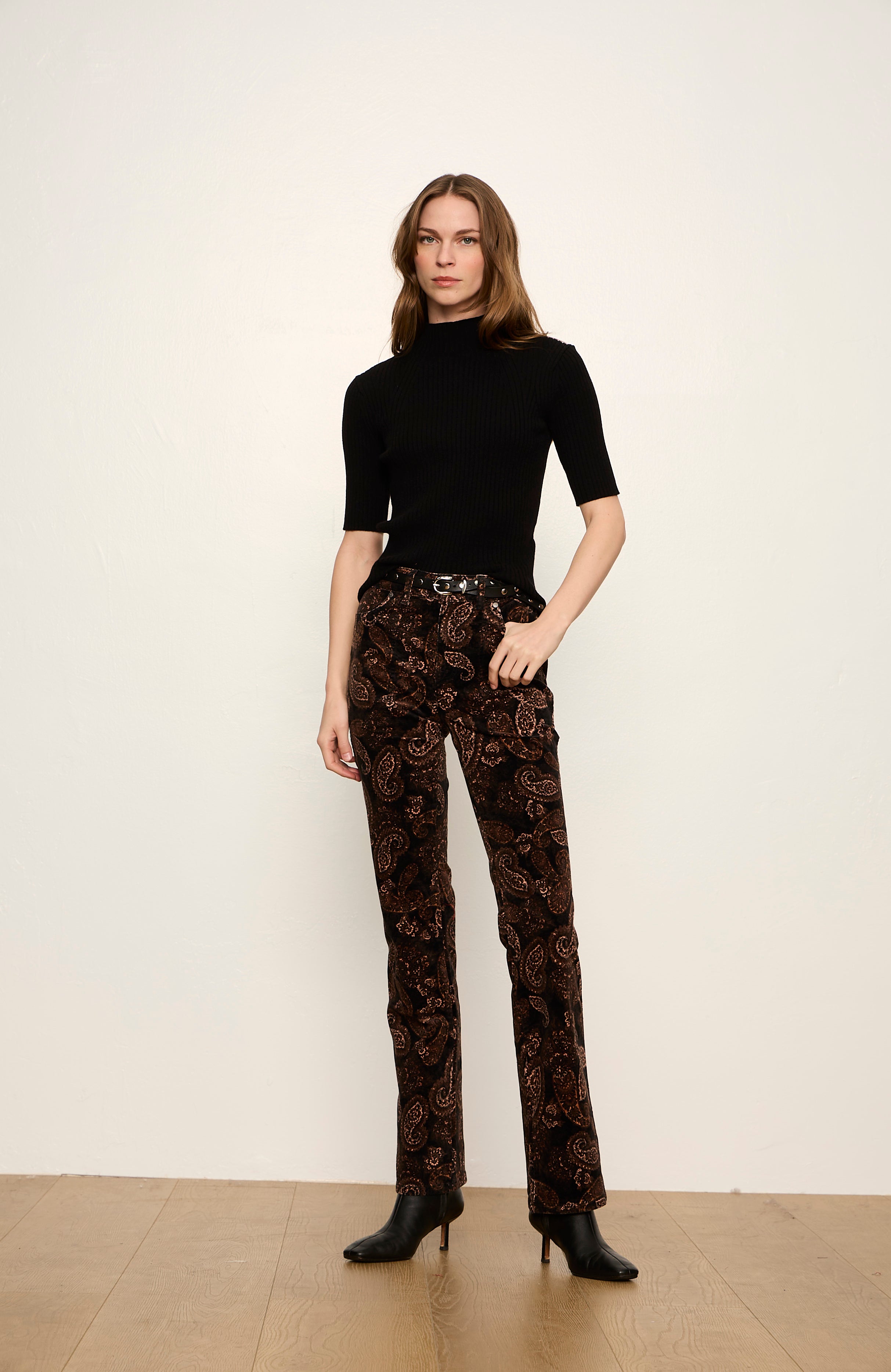 HIGH NECK RIBBED TOP