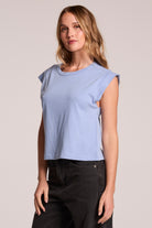 CROPPED CAP SLEEVE CREWNECK TEE