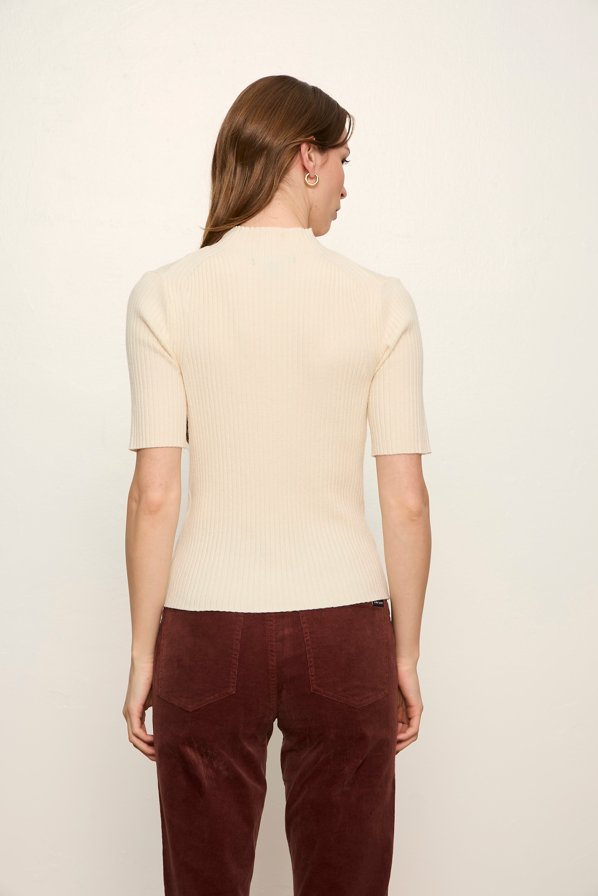 HIGH NECK RIBBED TOP