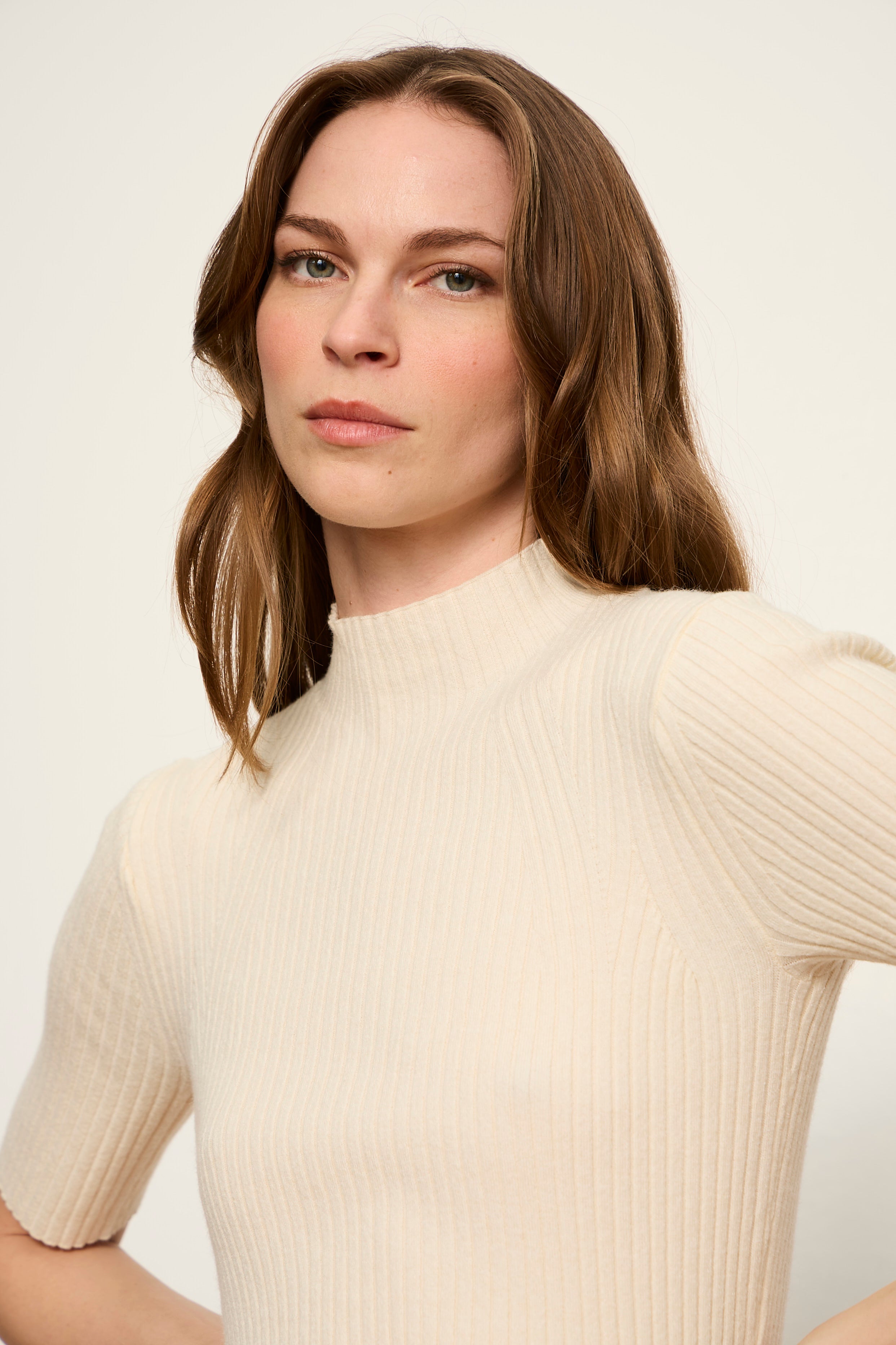 HIGH NECK RIBBED TOP