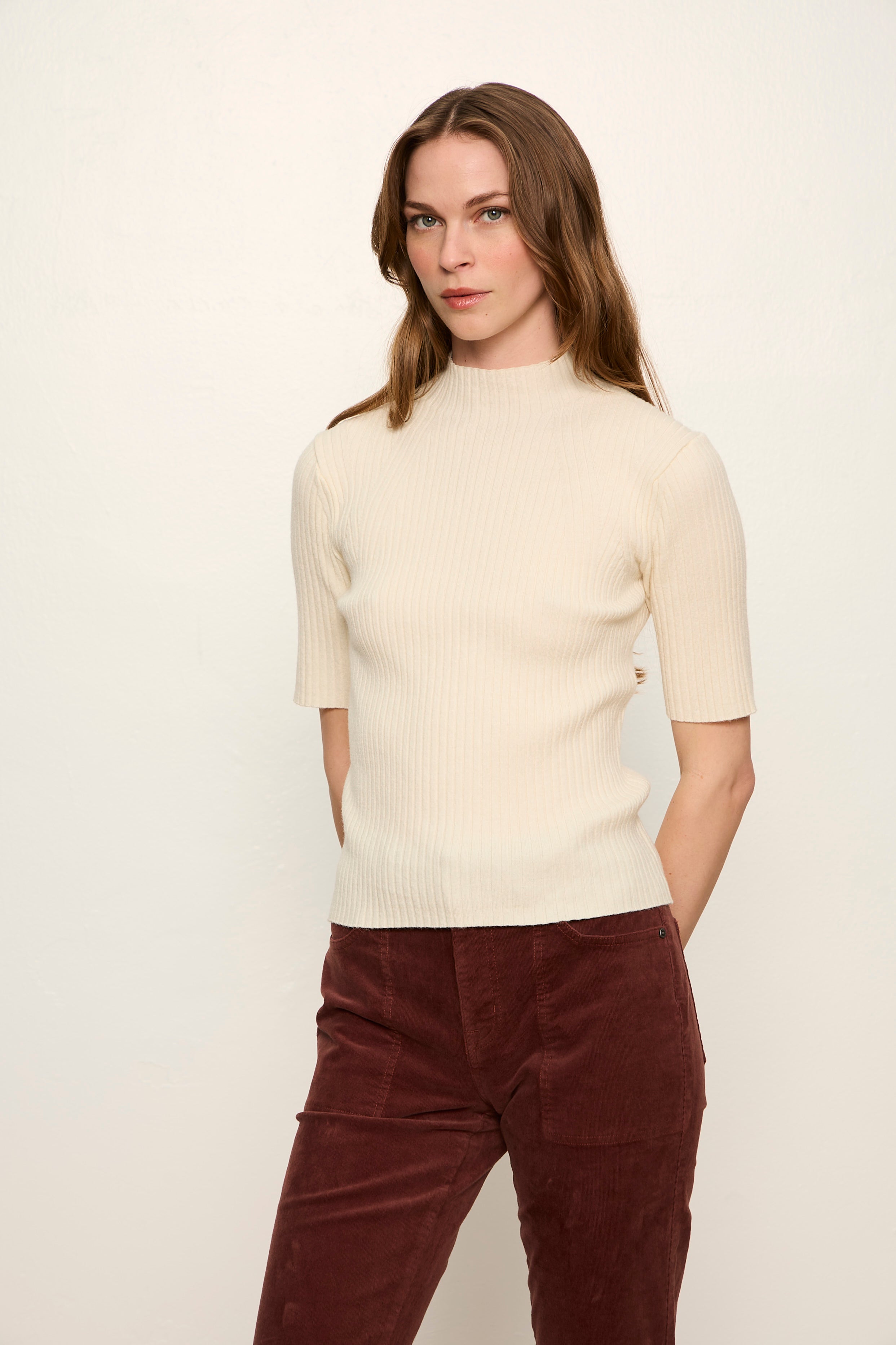 HIGH NECK RIBBED TOP