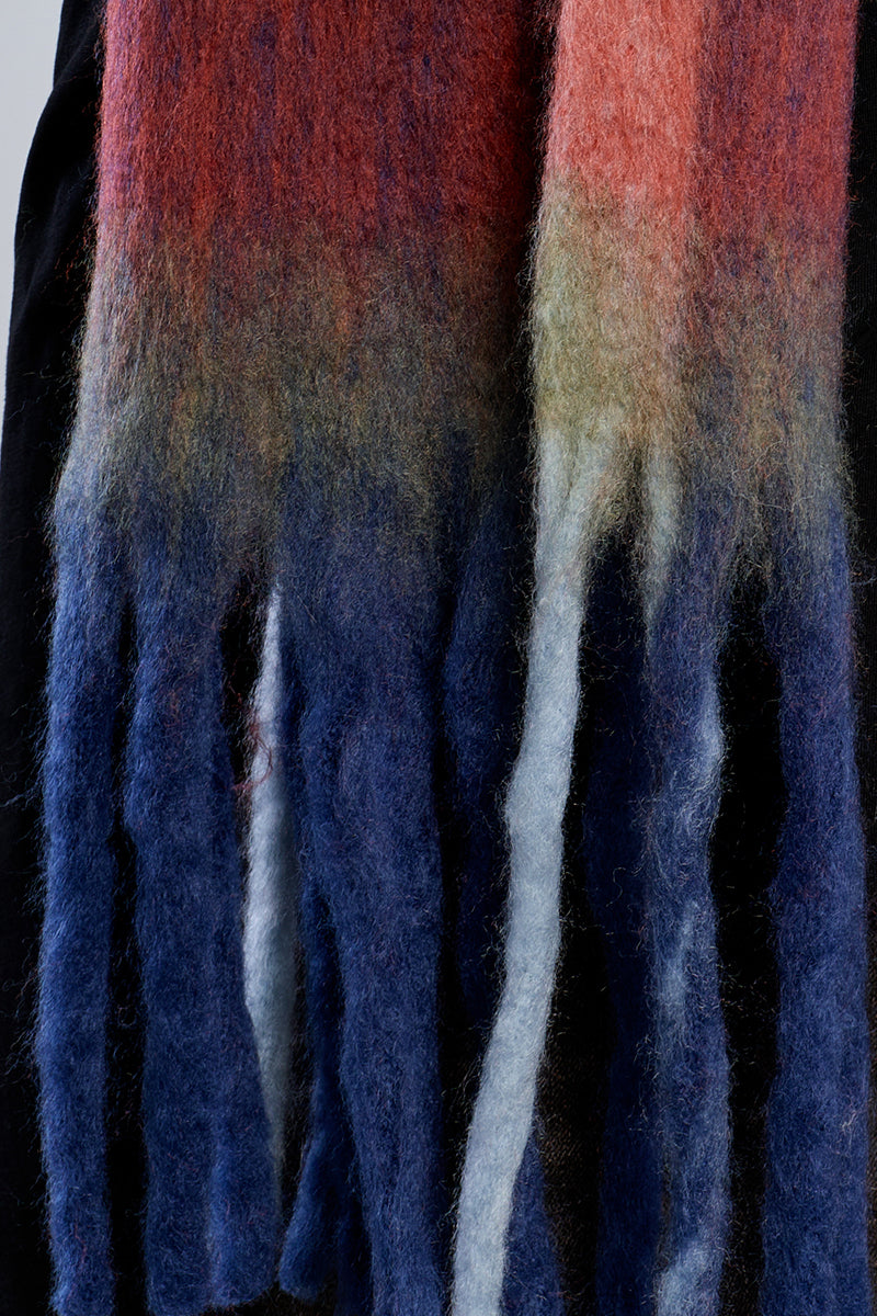 YOUNG LADIES KNITTED SCARF