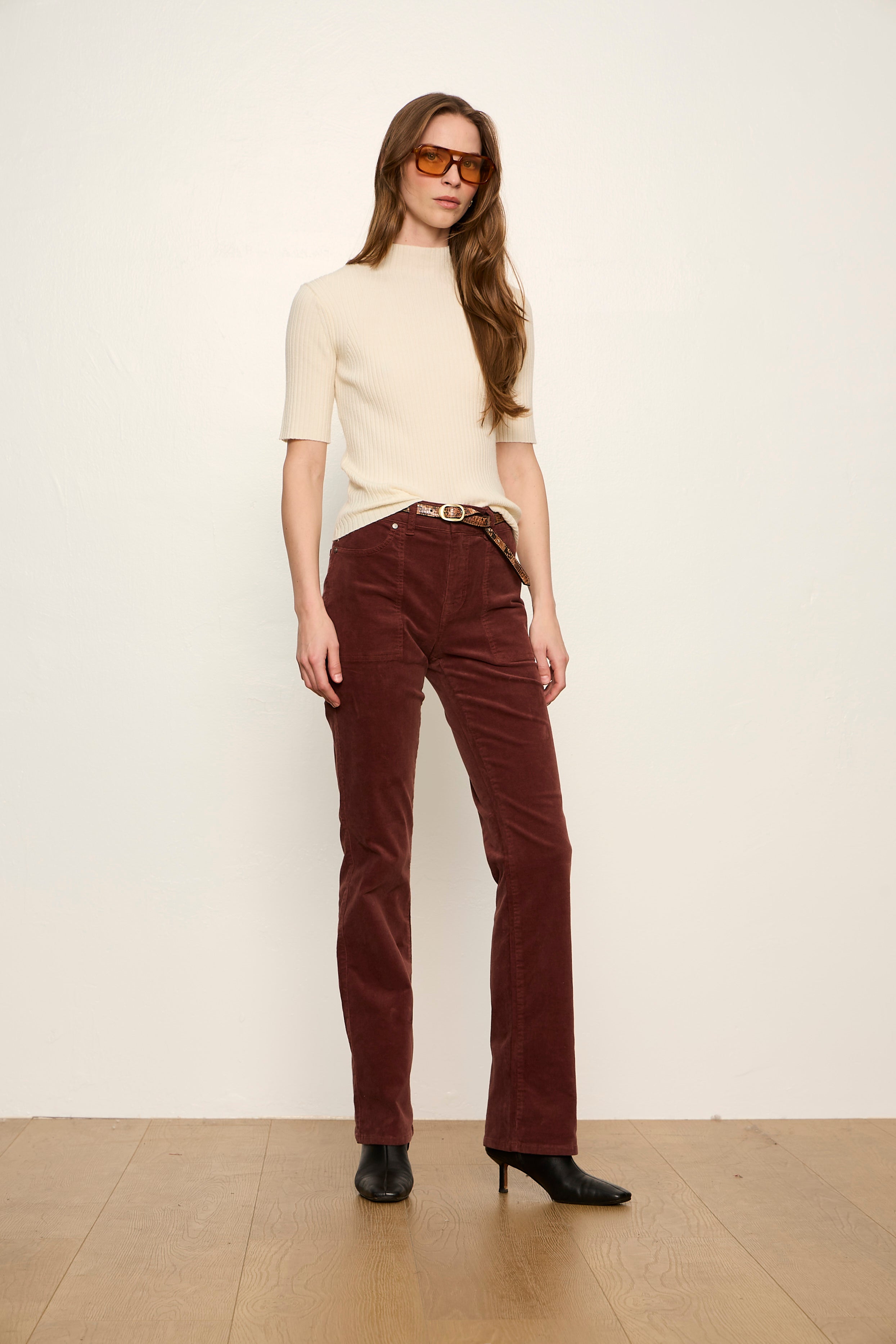 HIGH NECK RIBBED TOP