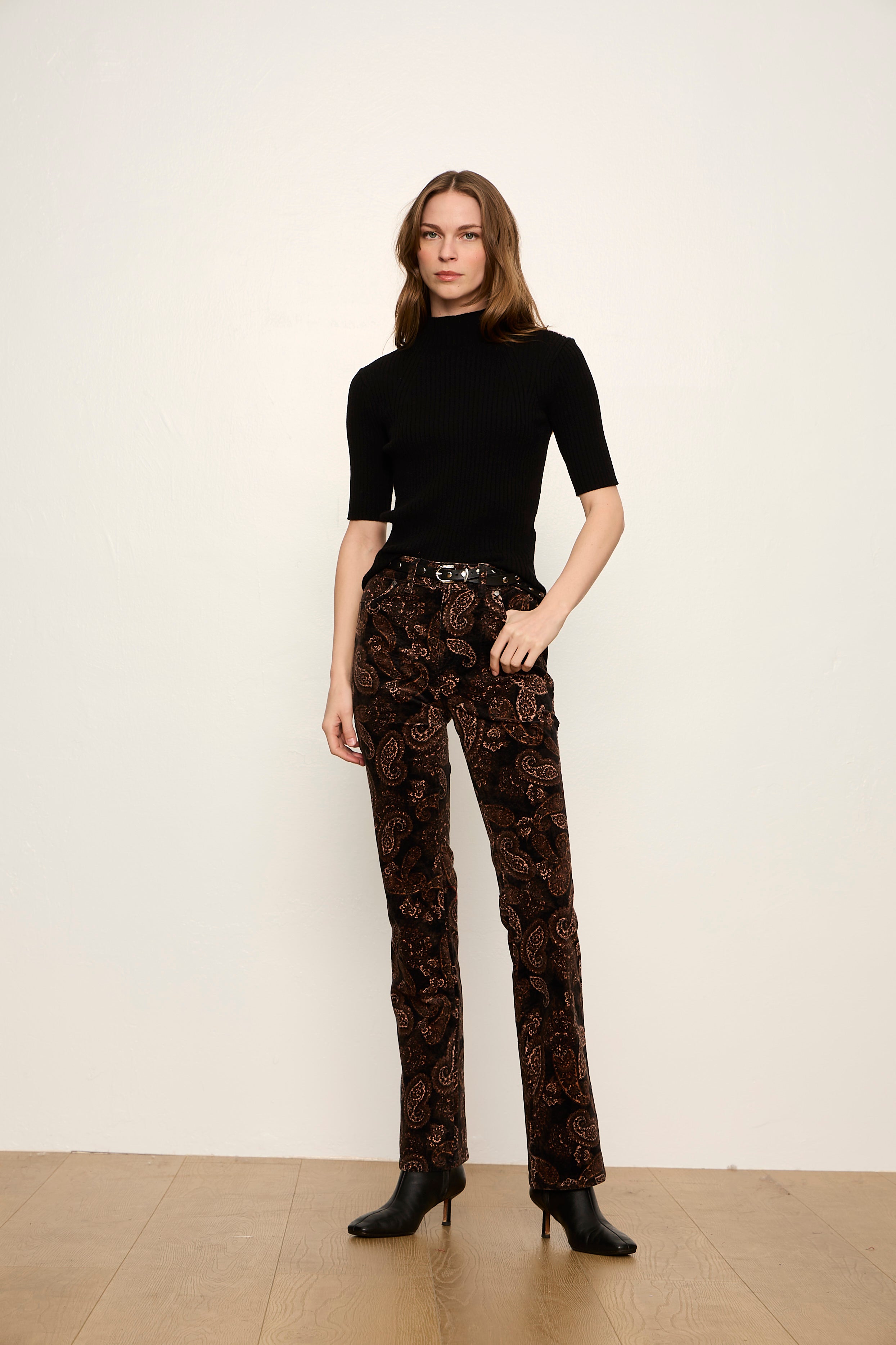HIGH NECK RIBBED TOP